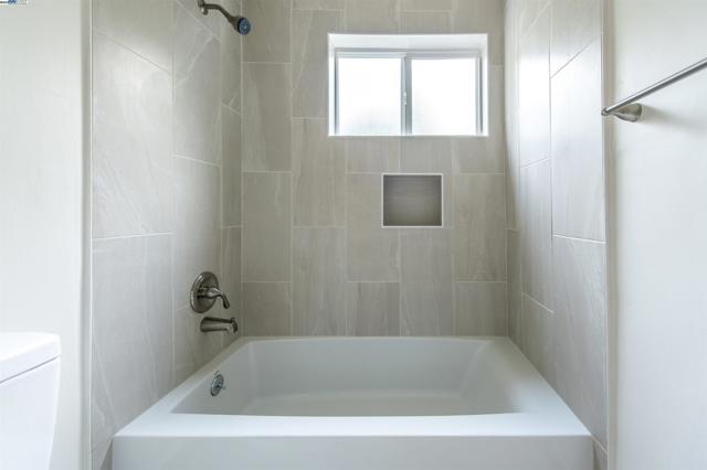 1815 Fairview St, Berkeley CA: https://media.crmls.org/mediaz/88a7189a-b601-4ee4-a52e-5ea4f02e8c78.jpg