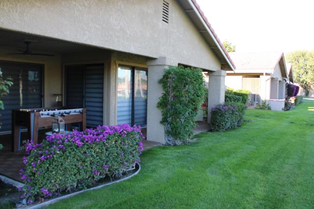 55 Camisa Lane, Palm Desert CA: https://media.crmls.org/mediaz/88a78c9a-18c1-41e0-b601-bf3696b135f8.jpg