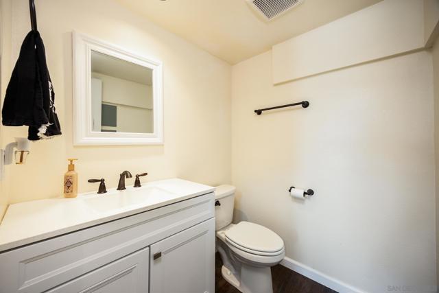 1449 Edgemont St, San Diego CA: https://media.crmls.org/mediaz/88a7a4b3-c94d-4938-84cc-c7e89e3b9d45.jpg