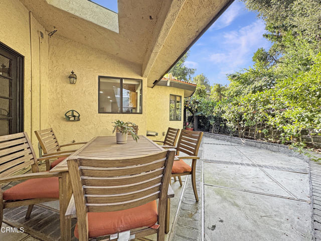 2307 Dorothy Street, La Crescenta CA: https://media.crmls.org/mediaz/88a8930d-61b8-4e8d-8c40-c7788d29aeab.jpg