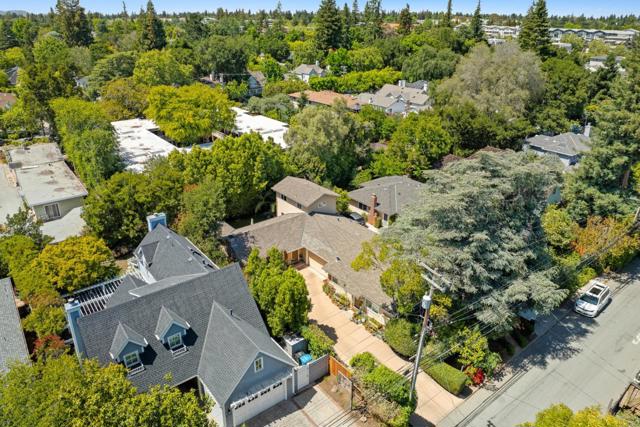 810 Cambridge Avenue, Menlo Park CA: https://media.crmls.org/mediaz/88a8b81d-3f58-4073-a829-aa019646752a.jpg