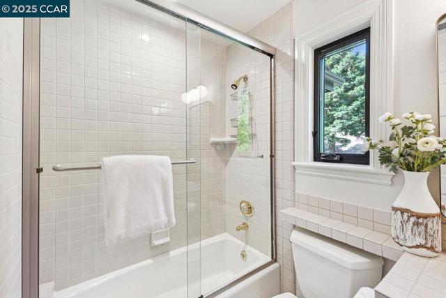 29 Brandt Dr, Moraga CA: https://media.crmls.org/mediaz/88a94993-94da-4977-9e48-f0abfd4945c1.jpg