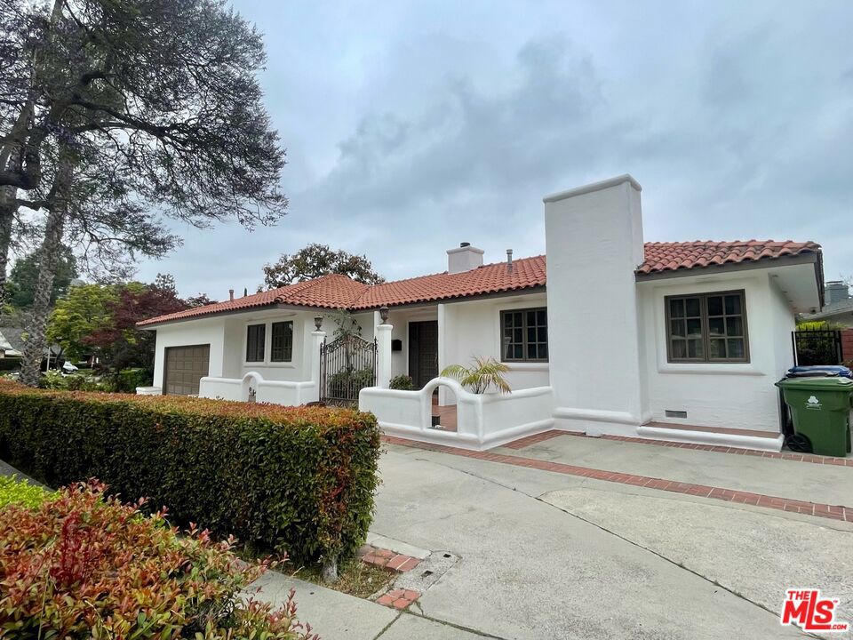 1441 Allenford Avenue — architectural residence