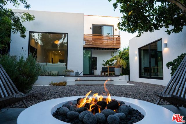217 7th Avenue, Venice CA: https://media.crmls.org/mediaz/88a9f709-6d0b-47ab-a355-bb42b0916257.jpg