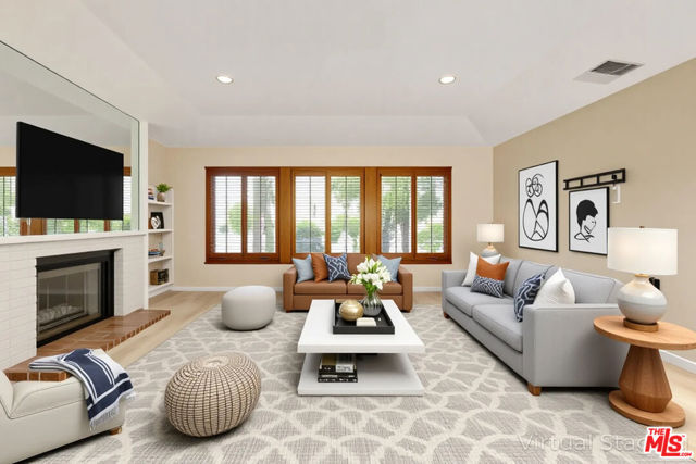 4042 Stoneriver Court, Westlake Village CA: https://media.crmls.org/mediaz/88aa251e-d1d0-42e1-b590-3b4407476b9b.jpg