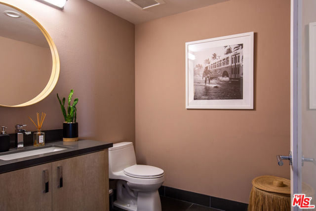 4240 Laurel Canyon Boulevard, Studio City CA: https://media.crmls.org/mediaz/88aa564c-c811-4e2f-9a06-226b700daccf.jpg