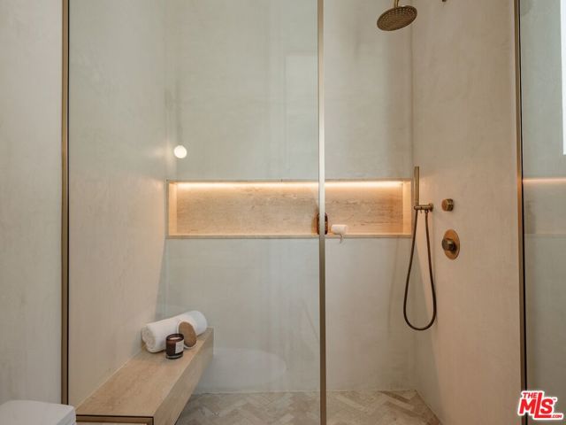 Image 41 of 69 For 11746 Blix Street