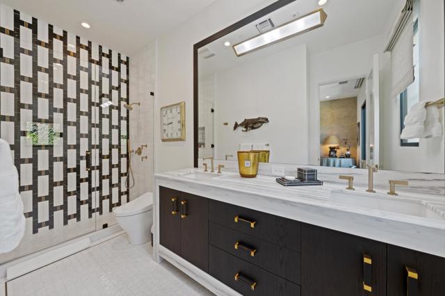 Image 39 of 76 For 55375 Royal St George