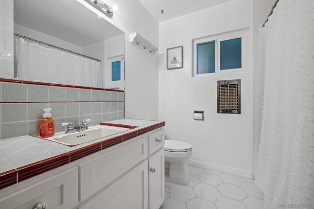 360 Alpine Ave, Chula Vista CA: https://media.crmls.org/mediaz/88aaaa97-04dd-427c-ad2e-bc4bd94742c0.jpg