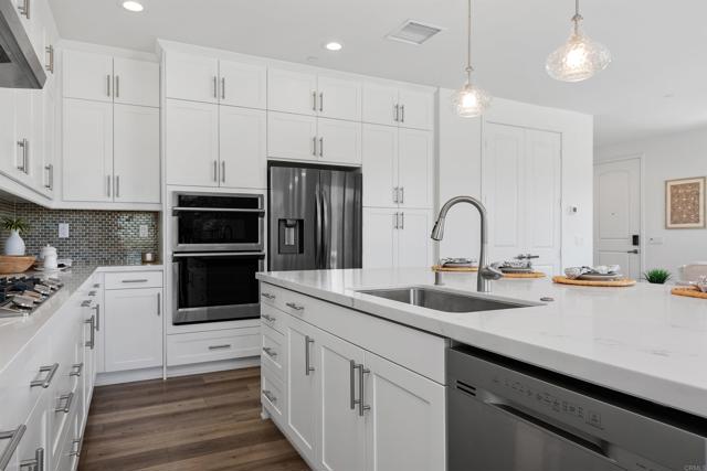 3002 Villeta Ave, Carlsbad CA: https://media.crmls.org/mediaz/88aae391-6e7f-4927-a133-053201819753.jpg