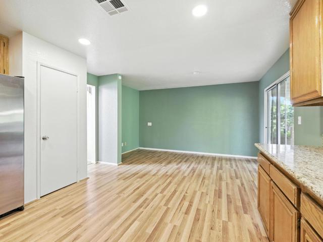 44131 Sunmist Court, Lancaster CA: https://media.crmls.org/mediaz/88ab256a-ae52-4335-a841-87d618a5c9c1.jpg