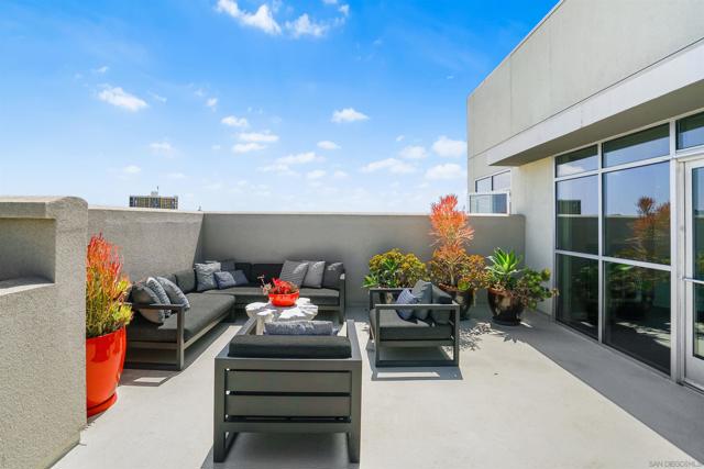 3740 Park Blvd, San Diego CA: https://media.crmls.org/mediaz/88ab465c-fb83-45a6-b3c9-10ef18b2a30d.jpg