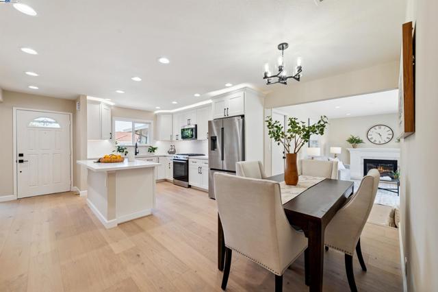 4531 Harper Ct, Pleasanton CA: https://media.crmls.org/mediaz/88ab70d7-8a54-4b2e-babf-ad4de90dbd41.jpg