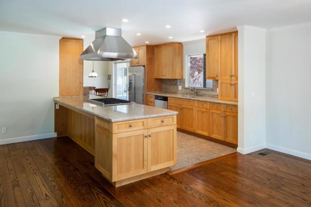 1850 White Oak Drive, Menlo Park CA: https://media.crmls.org/mediaz/88ac88a2-b51c-4d65-ba90-2e53d81b3801.jpg