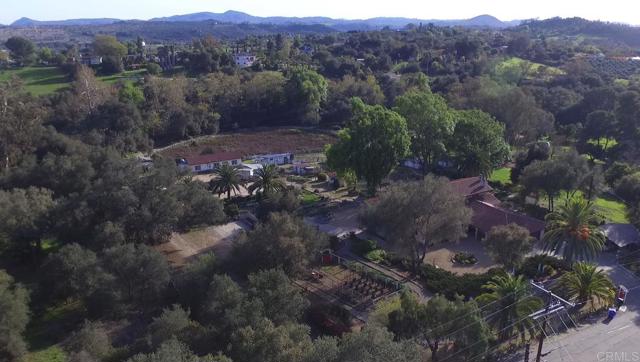 31600 Oak Glen Road, Valley Center CA: https://media.crmls.org/mediaz/88ac8afc-8a9b-4f07-8dae-edfb0089730b.jpg