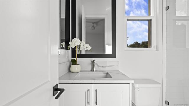 16925 Old Coach Rd, Poway CA: https://media.crmls.org/mediaz/88ad217e-d736-45ed-bd34-464e43513875.jpg