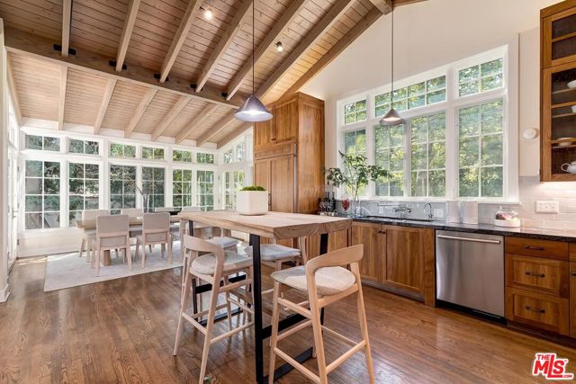 459 S Bentley Avenue, Los Angeles CA: https://media.crmls.org/mediaz/88ad9246-ce1b-4f4f-9821-f1b367e584e0.jpg
