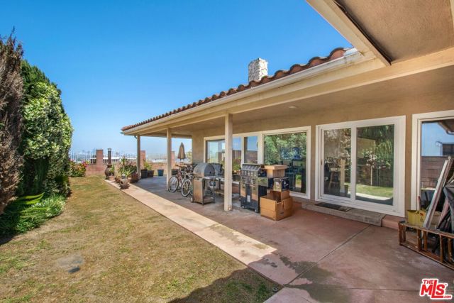 4272 Don Carlos Drive, Los Angeles CA: https://media.crmls.org/mediaz/88ae494a-965b-42a1-870c-b8ceba0dfaf2.jpg