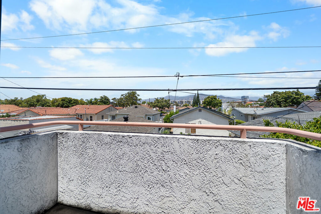 https://media.crmls.org/mediaz/88aeccb8-d33b-4729-bf55-9133843bfbd0.jpg?preset=X-Large