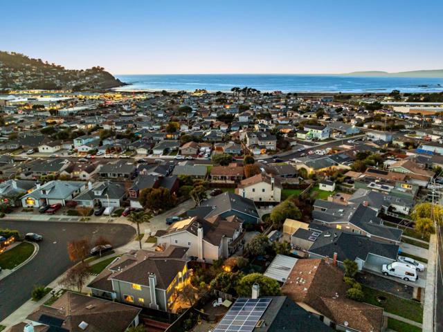 229 Marvilla Circle, Pacifica CA: https://media.crmls.org/mediaz/88aed294-0c20-45ec-90cf-bf1b40851b4f.jpg