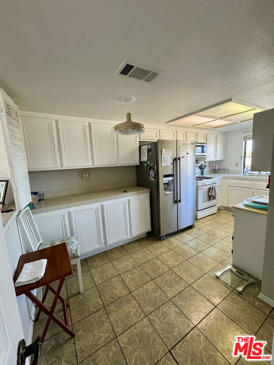 636 Island View Circle photo 7