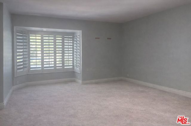 917 Oxford Way, Beverly Hills CA: https://media.crmls.org/mediaz/88af1e73-3a27-4b77-bb80-050733d9f937.jpg