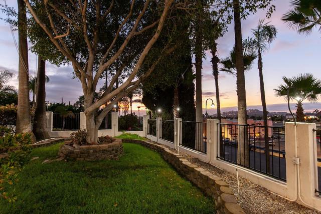 7781 SUNSET DR, La Mesa CA: https://media.crmls.org/mediaz/88af7729-9232-40f0-9ae2-fe6d78a2e5a2.jpg
