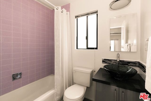 4841 Swinton Avenue, Encino CA: https://media.crmls.org/mediaz/88af788c-7dc4-4fd5-b37b-67a4b8a1385f.jpg
