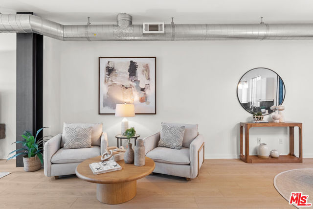 5350 Playa Vista Drive, Playa Vista CA: https://media.crmls.org/mediaz/88afa332-7fbe-4a32-9351-41772c7ad35f.jpg