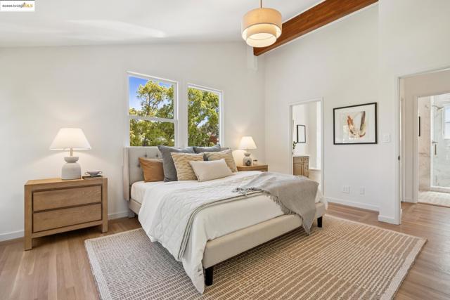 101 Palm Dr, Piedmont CA: https://media.crmls.org/mediaz/88aff0ea-f50f-4c34-bf2a-8ff0c05eac5f.jpg