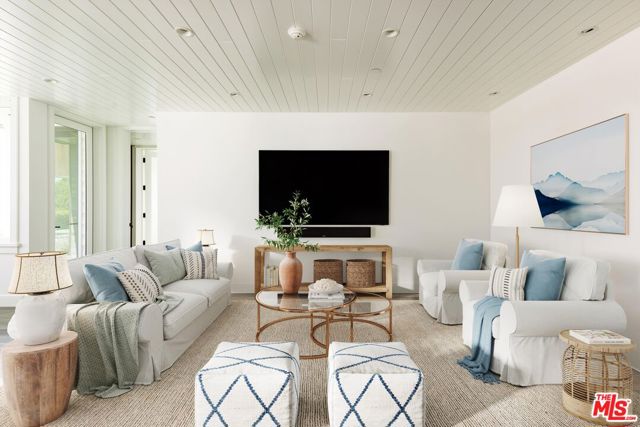 934 1st Street, Manhattan Beach CA: https://media.crmls.org/mediaz/88b013d9-ab61-46e9-b8db-2a8f4c63a99e.jpg