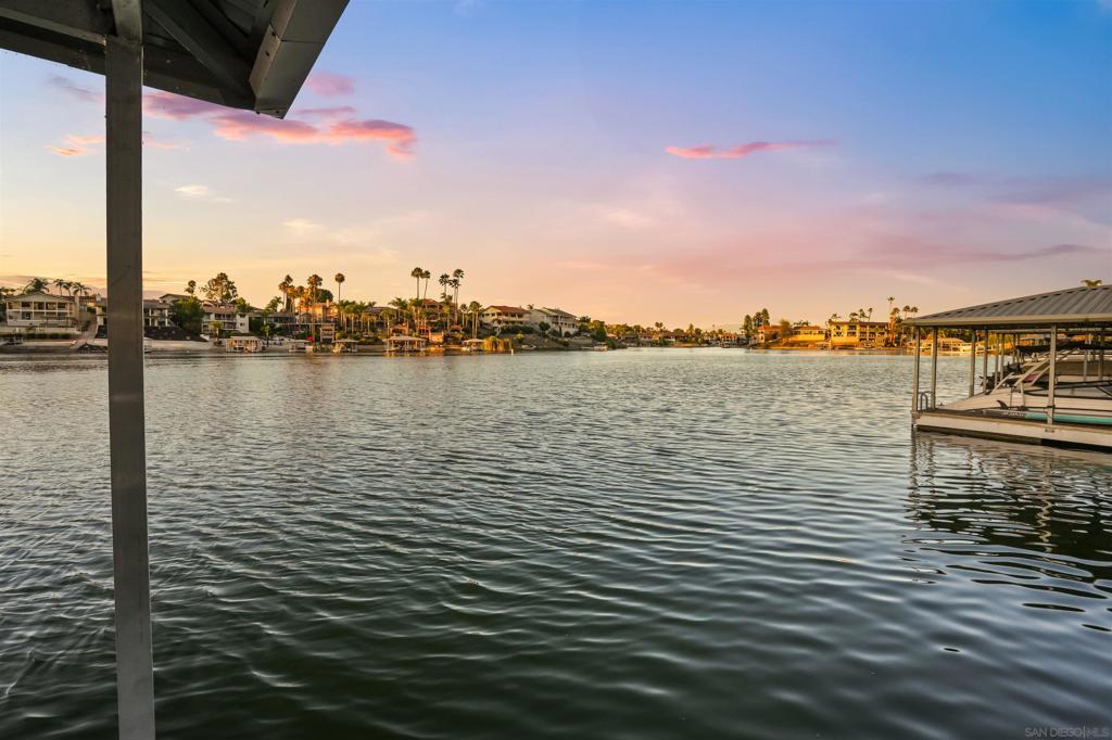 https://media.crmls.org/mediaz/88b1174f-6eef-45ac-9a75-9fc110291269.jpg?preset=X-Large