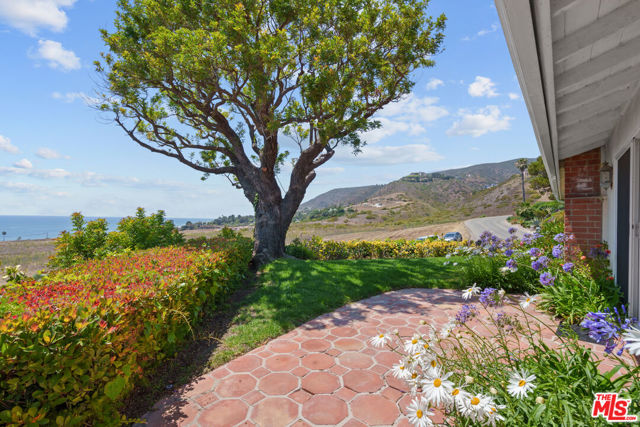 6236 Trancas Canyon Road, Malibu CA: https://media.crmls.org/mediaz/88b15852-9c63-4eac-b41c-665f0b53867b.jpg
