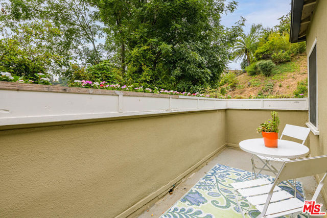 5919 Tuxedo Terrace, Los Angeles CA: https://media.crmls.org/mediaz/88b16621-e7c3-417f-a241-130fdb7144d8.jpg