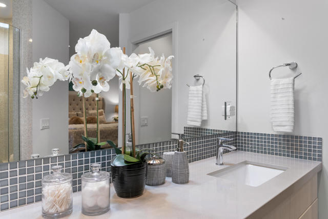 52540 Avenida Juarez, La Quinta CA: https://media.crmls.org/mediaz/88b1726b-8214-4e8a-a76d-0532688ec973.jpg