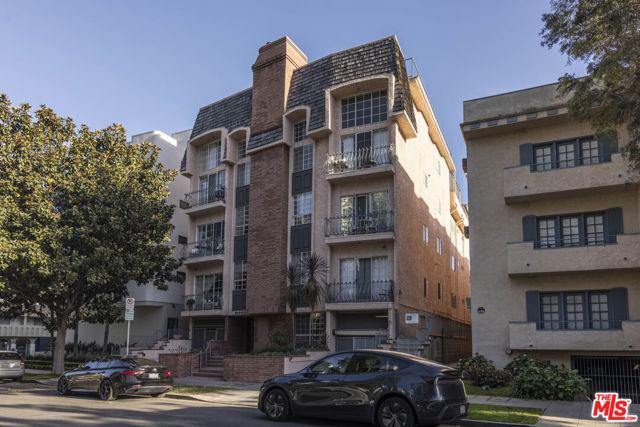 10960 Wellworth Avenue, 201 photo 20