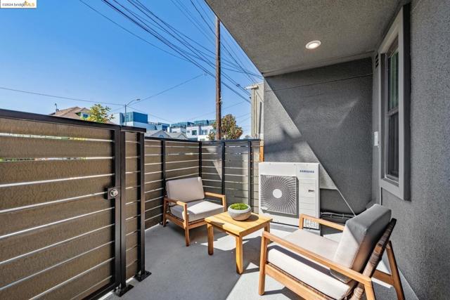 2400 Adeline ST, Oakland CA: https://media.crmls.org/mediaz/88b17b76-9f98-4f7f-a081-bd24365dfba3.jpg