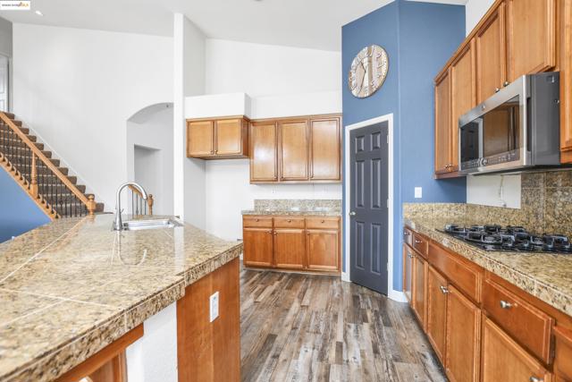 1212 landover, Brentwood CA: https://media.crmls.org/mediaz/88b27126-ef9e-456a-81fc-613a703a6c6b.jpg