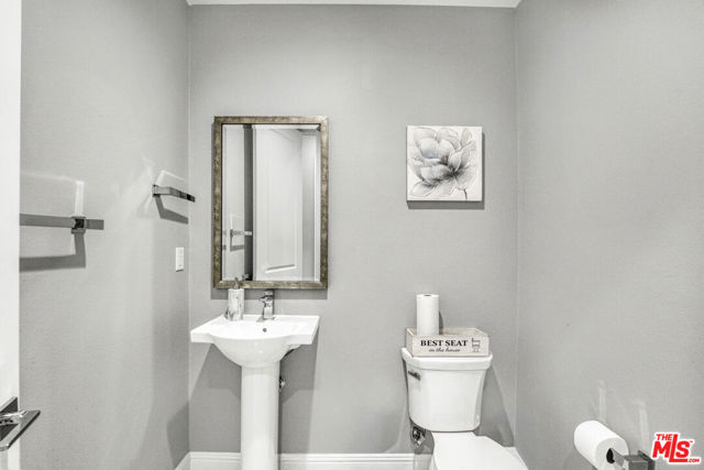 20254 Liverpool Way, Porter Ranch CA: https://media.crmls.org/mediaz/88b27c4c-6a2a-45fb-9d88-a3f61d709534.jpg