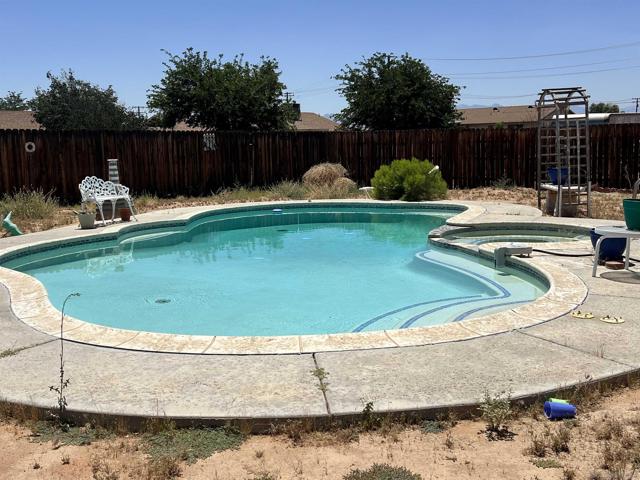 22545 El Centro Rd, Apple Valley CA: https://media.crmls.org/mediaz/88b2c849-c23d-4dec-9aa0-570ac7ddca69.jpg