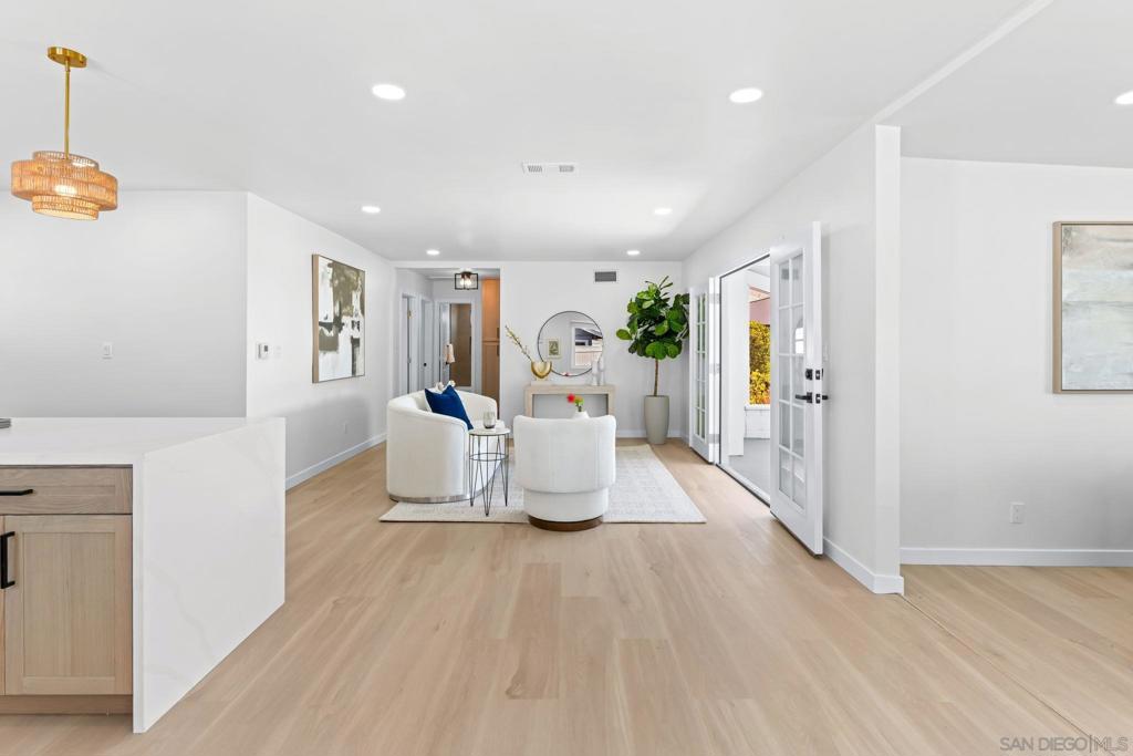 MLS #250043597SD image #10