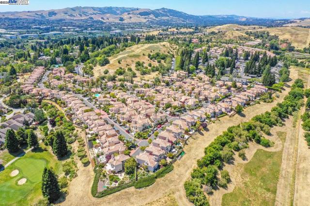 2030 Canyon Woods Drive, San Ramon CA: https://media.crmls.org/mediaz/88b32ab0-28b9-4b14-a8a9-b33f0daae45d.jpg