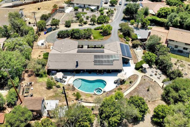 660 Via Rancho Pkwy, Escondido CA: https://media.crmls.org/mediaz/88b365e2-4216-4ddb-8626-e7fd601133c6.jpg