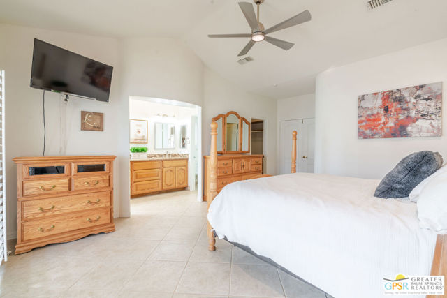 Image 24 of 52 For 77553 Carinda Court