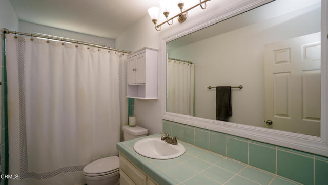 718 Pamela Wood Street, Thousand Oaks CA: https://media.crmls.org/mediaz/88b422a6-9a07-4277-9017-3913aea49c42.jpg
