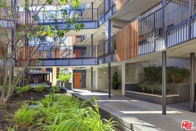 1250 N Fairfax Avenue, West Hollywood CA: https://media.crmls.org/mediaz/88b4337e-a803-4dae-ae80-769de80376a2.jpg