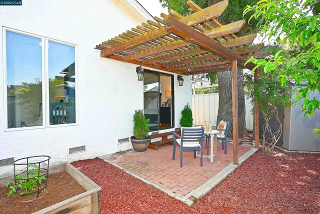 1250 Saint Louis Drive, Concord CA: https://media.crmls.org/mediaz/88b4defa-9158-4baf-bfdc-dff900033686.jpg