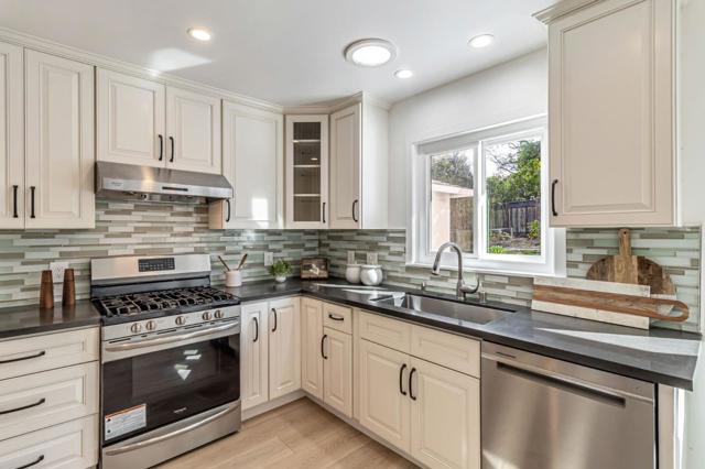 3593 Fernwood Street, San Mateo CA: https://media.crmls.org/mediaz/88b4e3cb-8d90-40f6-acf7-f6817f43720e.jpg