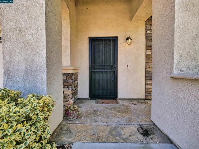 335 Suez Canal Lane, Sacramento CA: https://media.crmls.org/mediaz/88b4f72c-625e-4e8a-b63f-847cee12ce85.jpg