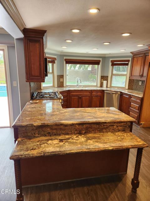 13644 Deering Lane, Moorpark CA: https://media.crmls.org/mediaz/88b569b5-97e3-46cc-9fbe-d7ff26b070da.jpg